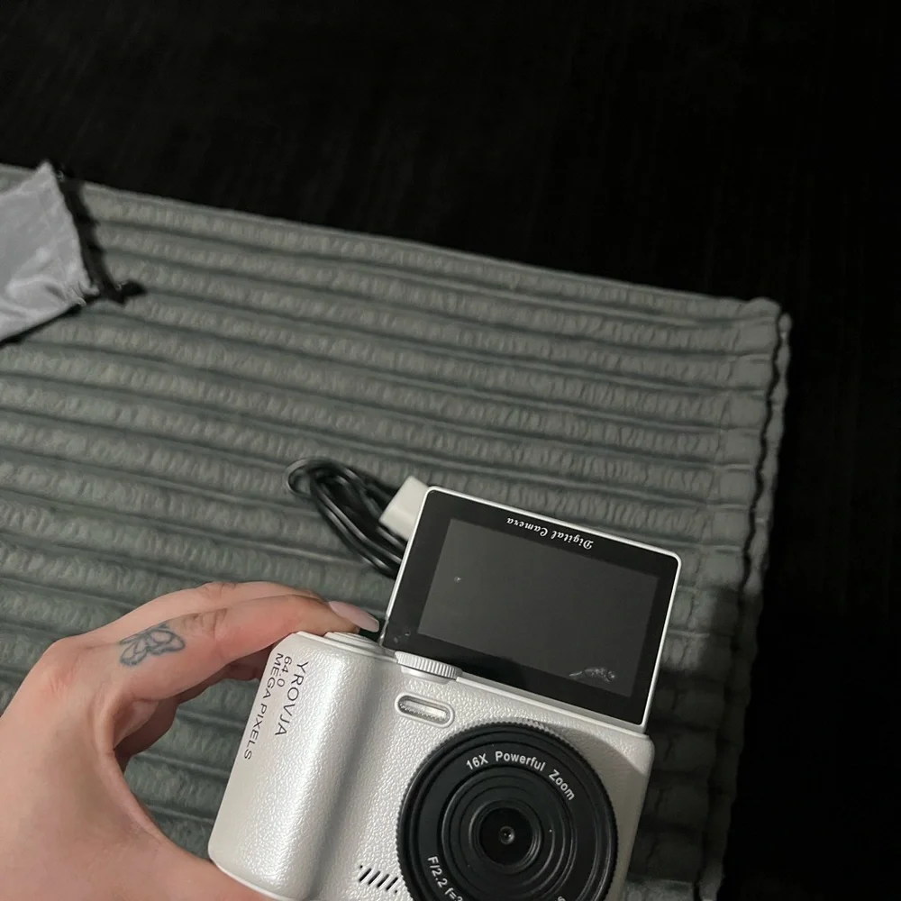 yrovia compact white